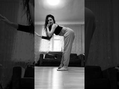 almost 3M views on this video on Ig 🫣 let’s see how it goes here 🇪🇬 #arabic #arab #bellydance
