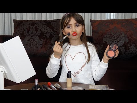 Lina Gizlice Annesinin Makyaj Malzemeleriyle Makyaj Yaptı #2 | Funny Kid Video