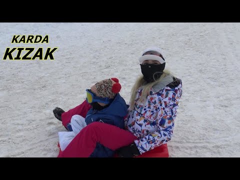 Prenses Lina İle Karda Kızakla Kayıyoruz! Gülme Krizine Girdik! Lina Anneye Kızağını Vermedi!