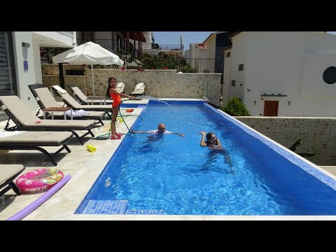 Lina'nın Havuz Şakaları !