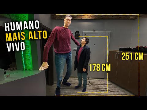 O Homem Mais Alto do Mundo (251 cm)