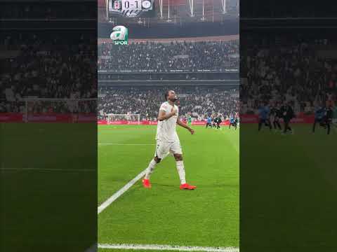 Nagalo, Maçın Bitiş Düdüğünden Sonra Galibiyet Taraftarıyla Kutluyor!