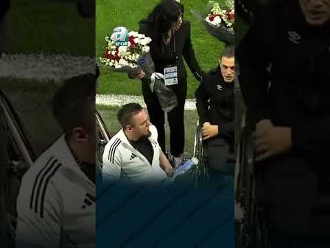 🦅💐Beşiktaş Başkanı Serdal Adalı, Tekerlekli Sandalye Basketbol Takımı'na Çiçek Takdim Etti!