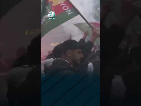 Amed S.f. Taraftarları, Takımlarının Süper Lig'e Yükselişini Coşkuyla Kutluyor!