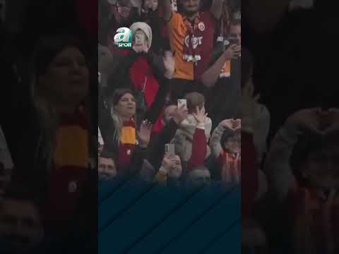 Dursun Özbek İle Okan Buruk Taraftarları Selamladı!