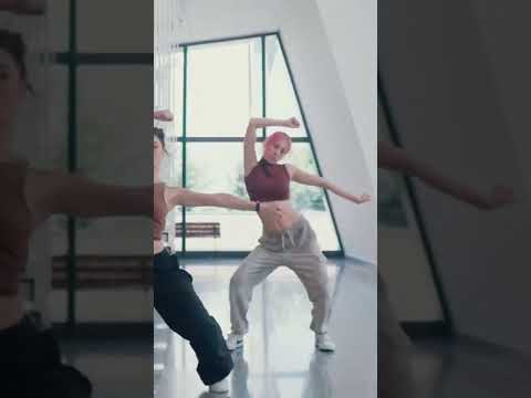 Videonun enerjisinden çıkamıyoruz 😍#choreography #dance #shorts #reggaeton