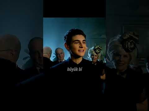 Bruce Wayne Parasıyla Şov Yapıyor!    #movie #filmönerisi #marvel #dc #keşfet