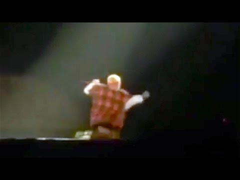 Justin Bieber Falls Off Stage Into a Hole