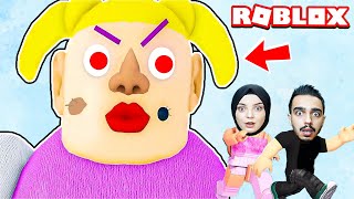 KÜÇÜK KIZ BİZİ KOVALADI !! 😱 Roblox Escape Lily's Daycare Obby