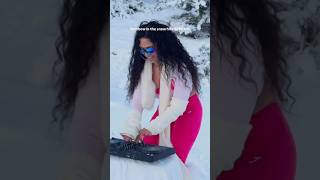 Playing Bailalo Rocky outside in the snow ❄️ #dembowmix #djmix #snow #femaledj