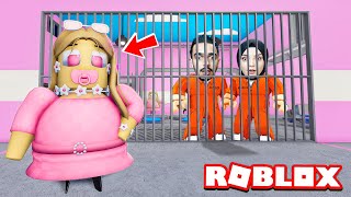 KRALİÇE GARDİYAN HAPİSHANESİNDEN KAÇIYORUZ !! 😱 Roblox