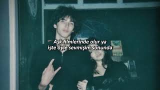 Mayın tarlasında bir adam sevmişim aşk sanıp da